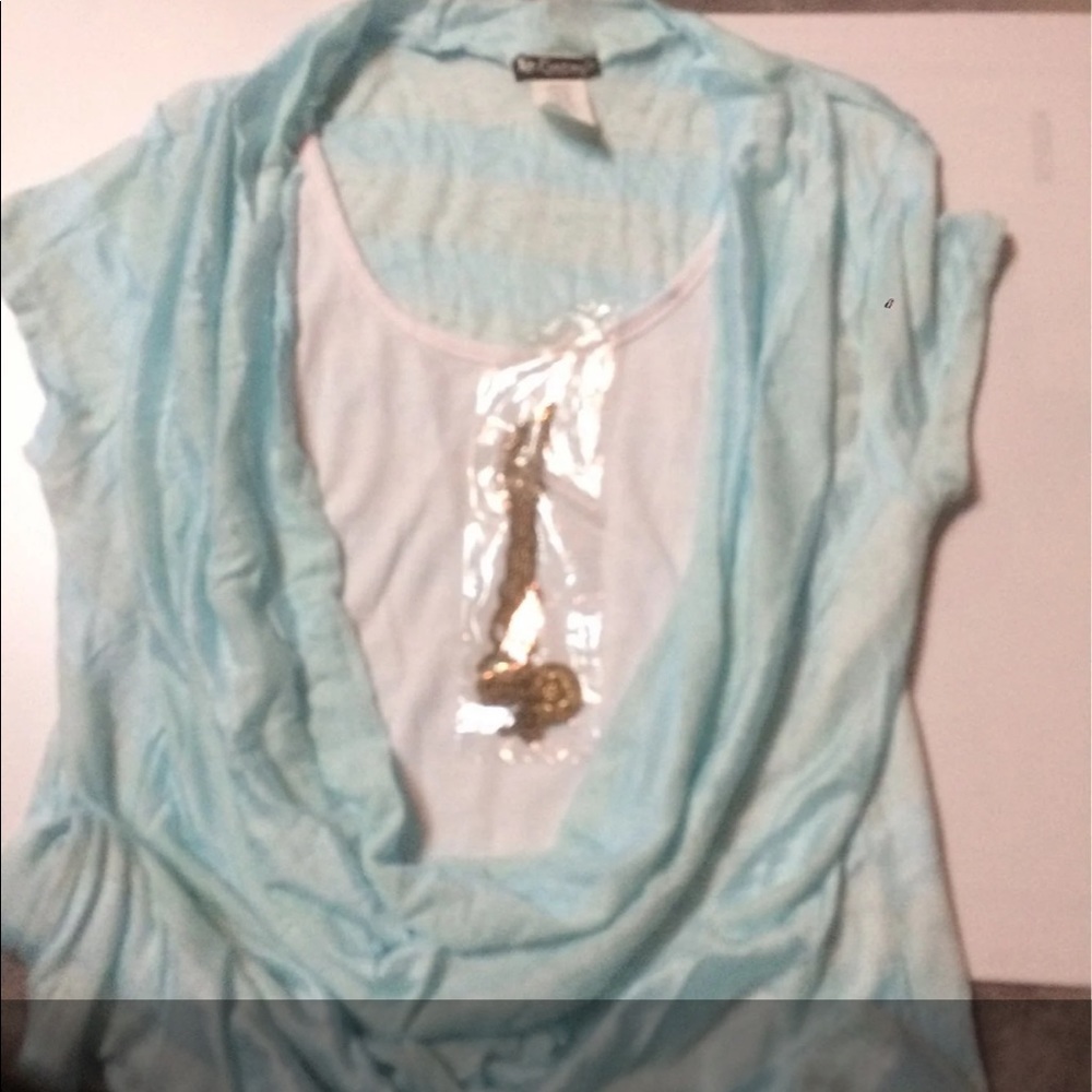 New turquoise/white duet top/matching chain/gift bag